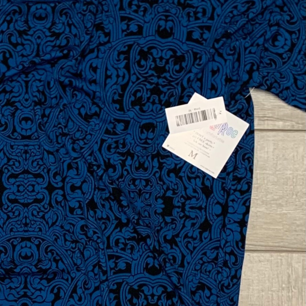 Medium LuLaRoe Irma - Picture 2 of 3
